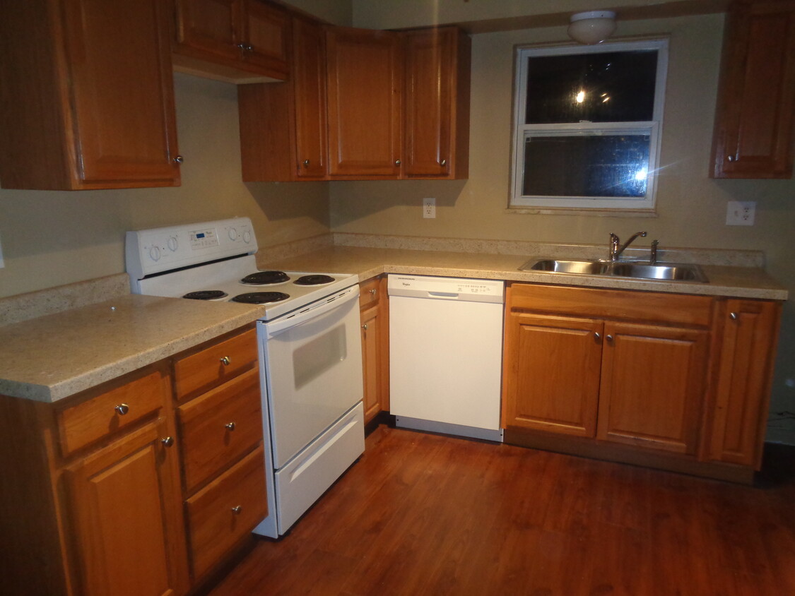 Kitchen - 124 Maple St