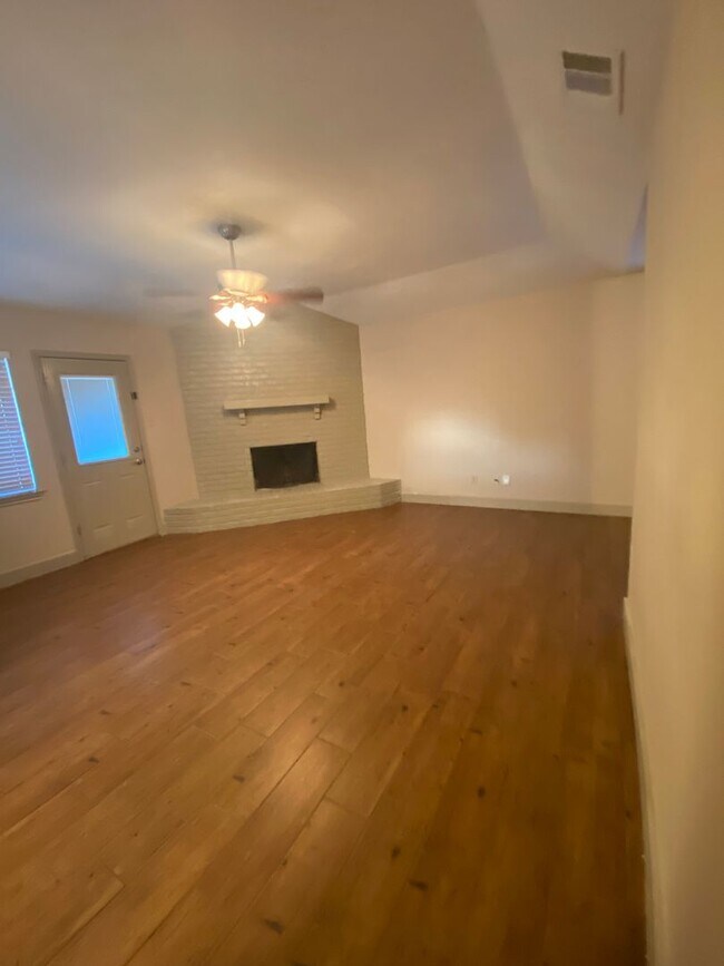 Building Photo - 9291 Burbank Dr