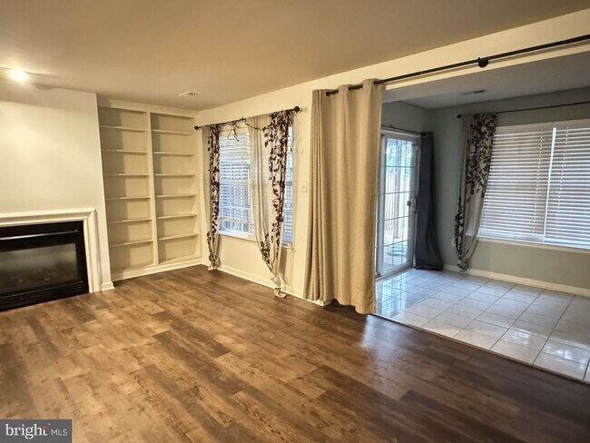 Foto del edificio - 10250 Magnolia Grove Dr