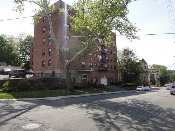 Foto del edificio - 220 Fisher Ave