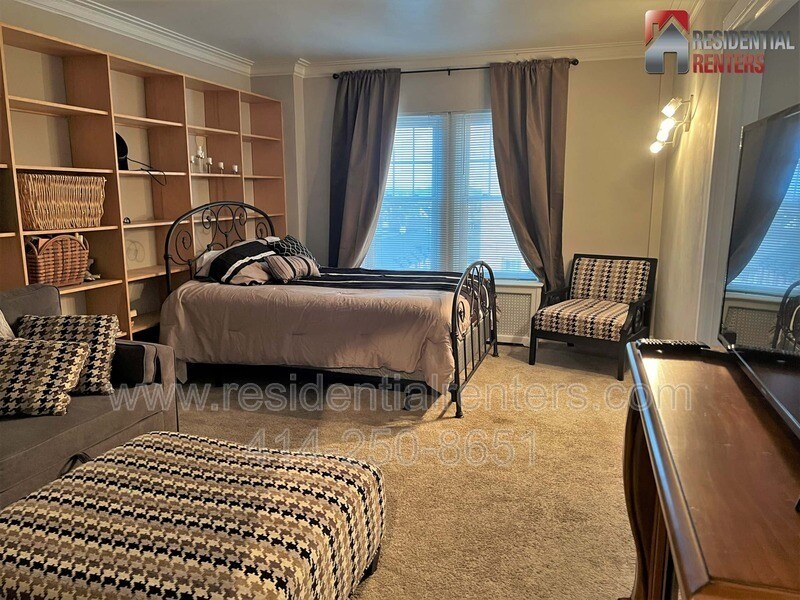 Foto principal - 1028 E Juneau Ave