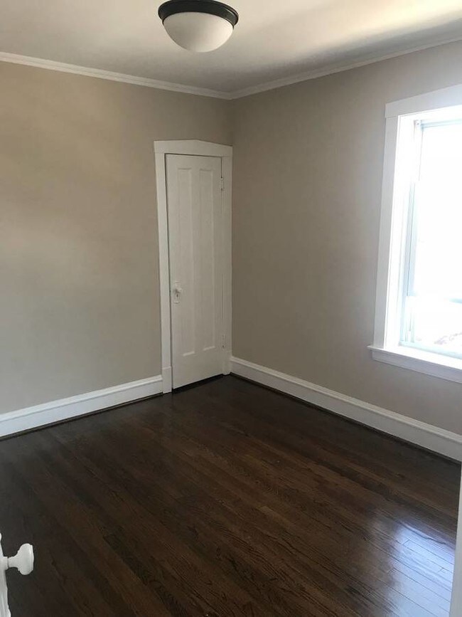 Building Photo - 2414 W Winona St