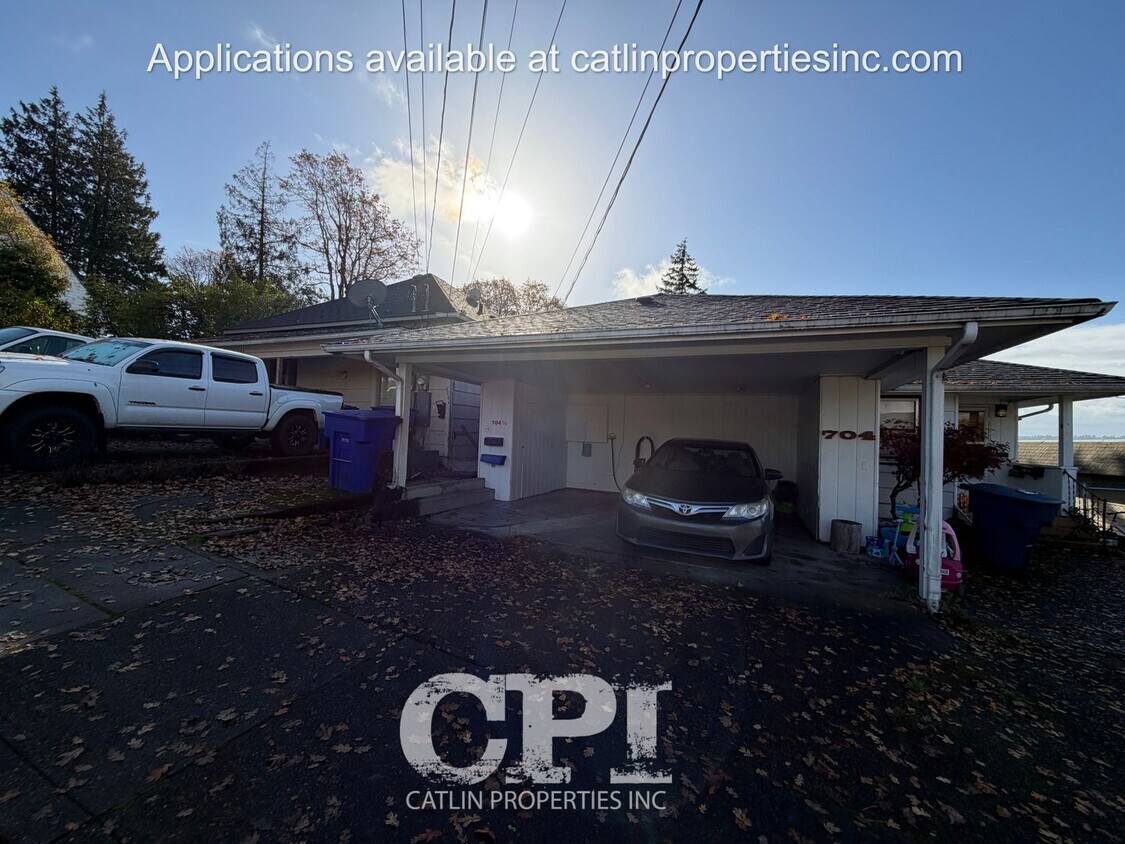 Foto principal - 704 Academy St