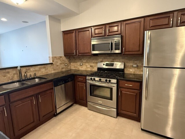 Foto del edificio - 340 Glen Leven Ct