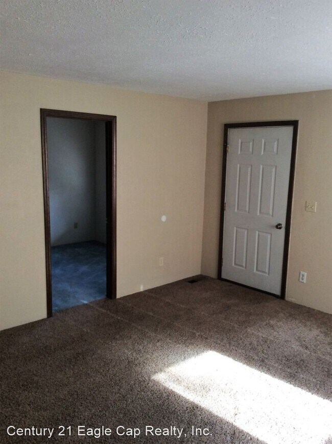Building Photo - 3 br, 2 bath House - 1712 Walnut