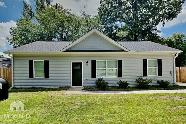 Building Photo - 420 E Cedar Ave