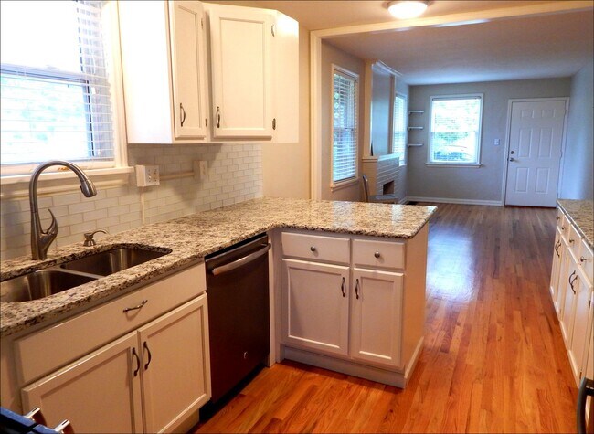 Foto del edificio - $0 DEPOSIT OPTION! BERKELEY/HIGHLANDS, BEAUTIFUL HOME, EXCEPTIONAL UPDATES AND CONDITION, BEAUTIF...