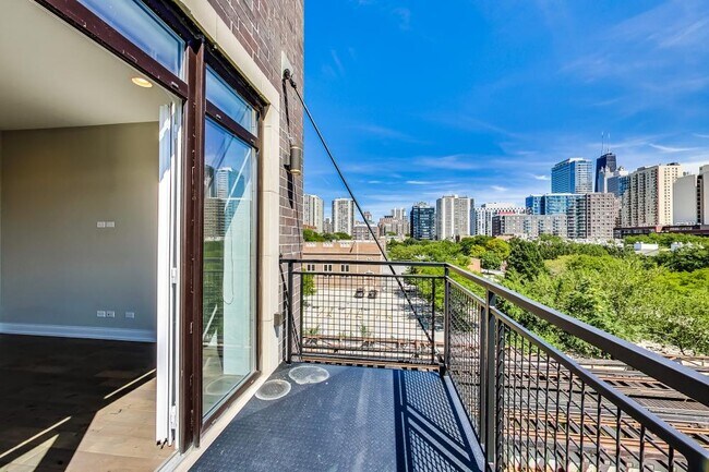 Building Photo - 1 bedroom in Chicago IL 60610
