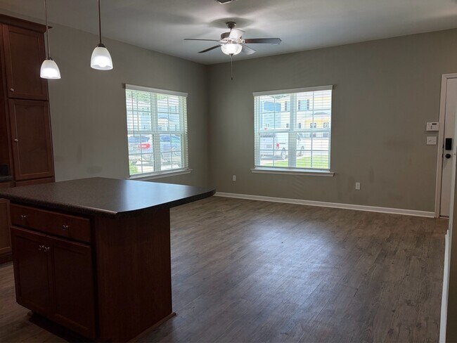 Building Photo - 2206 Cedarbrook Ct