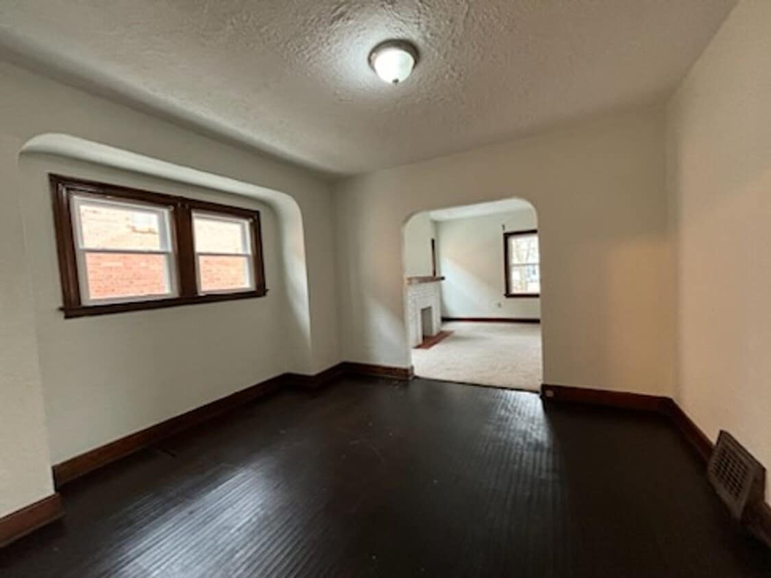 Primary Photo - 2530 Berdan Ave