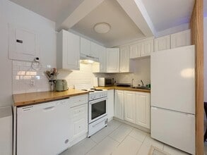 Building Photo - 7320 Av Christophe-Colomb