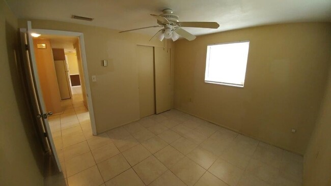 Foto del edificio - JUST REDUCED!!!  Comfortable 2/1.5/1 900 S...