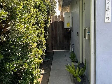 Foto del edificio - 6546 Bobbyboyar Ave