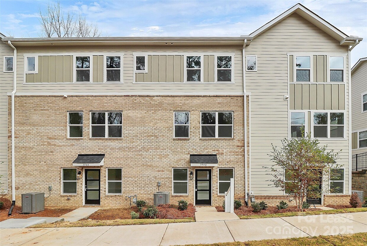 Foto principal - 3940 Hager Dr