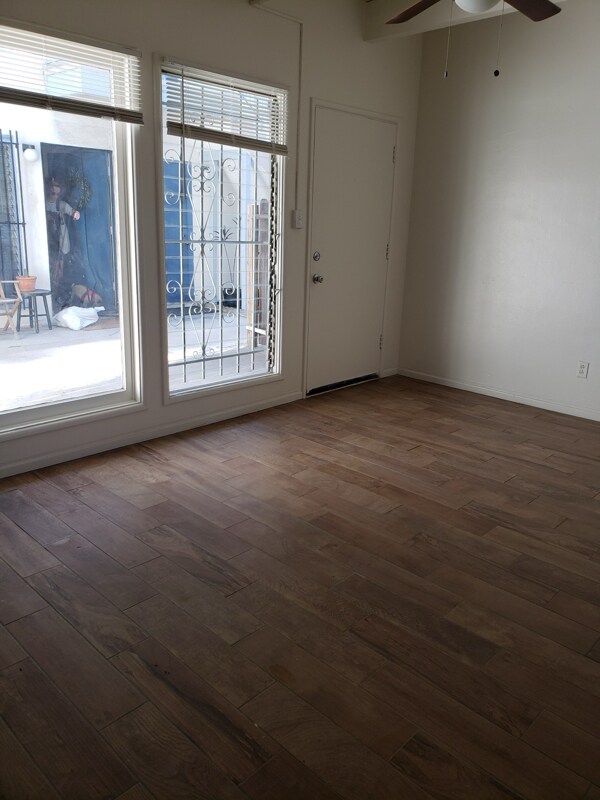 Foto del edificio - 1909 Beachwood Dr