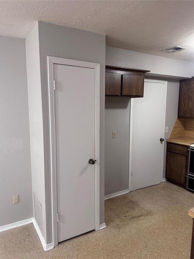 Foto del edificio - 205 Barrett Pl