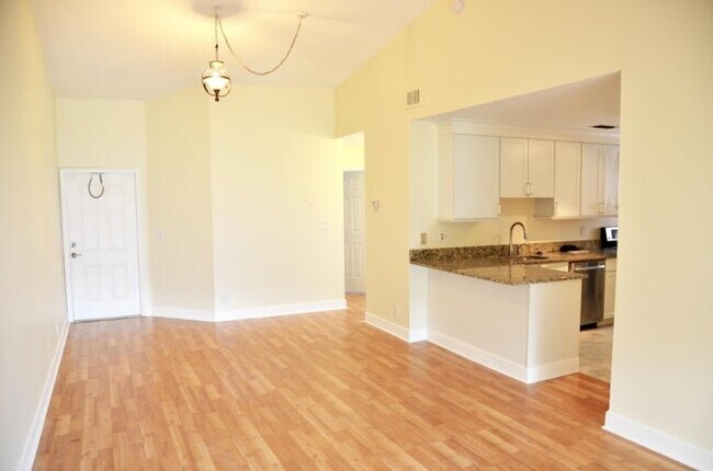 Foto del edificio - 3355 Jaywood Terrace