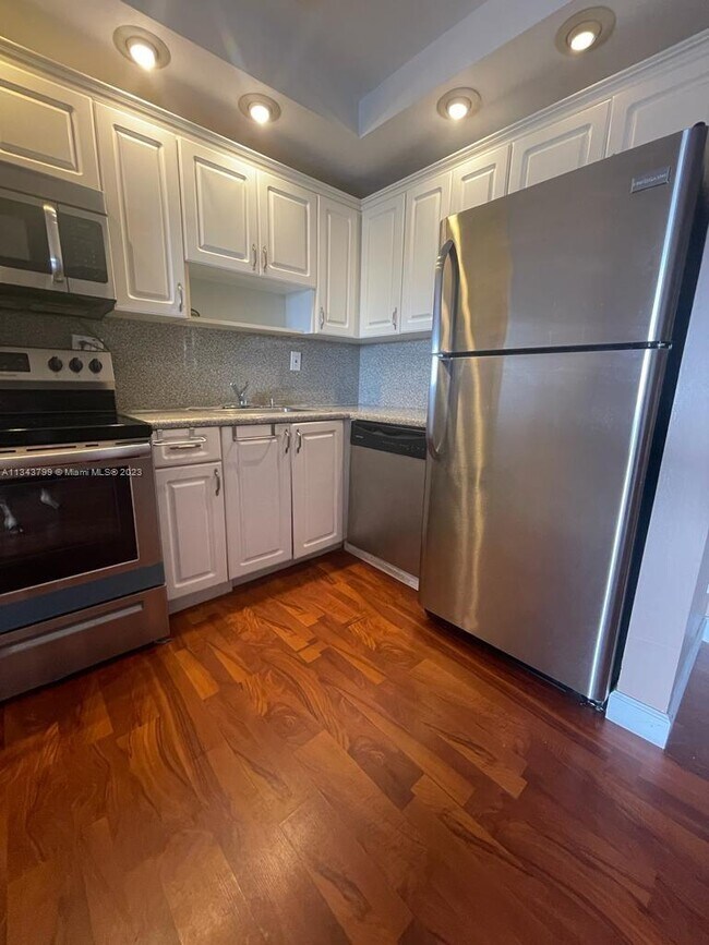 Building Photo - 8950 NE 8th Ave