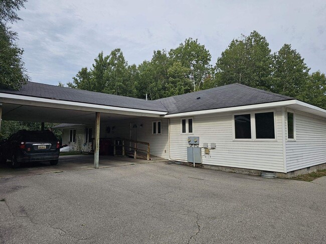 Building Photo - 386 S Brooke St