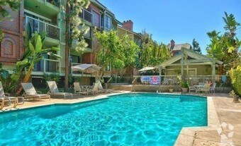 Foto principal - 18324 Clark St