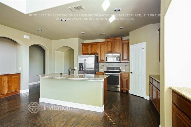 Building Photo - 1204 Litchfield Ln