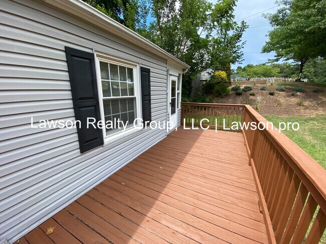 Foto del edificio - Two Bedroom Home In Salem with Spacious Ya...
