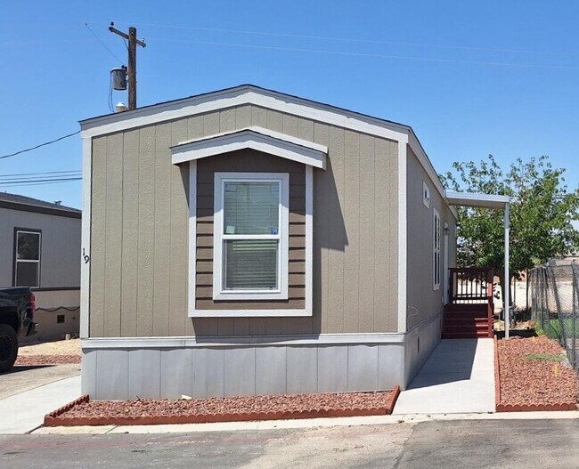 Foto del edificio - 4487 E Lake Mead Blvd
