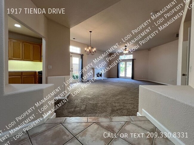 Building Photo - 1917 Tienda Dr