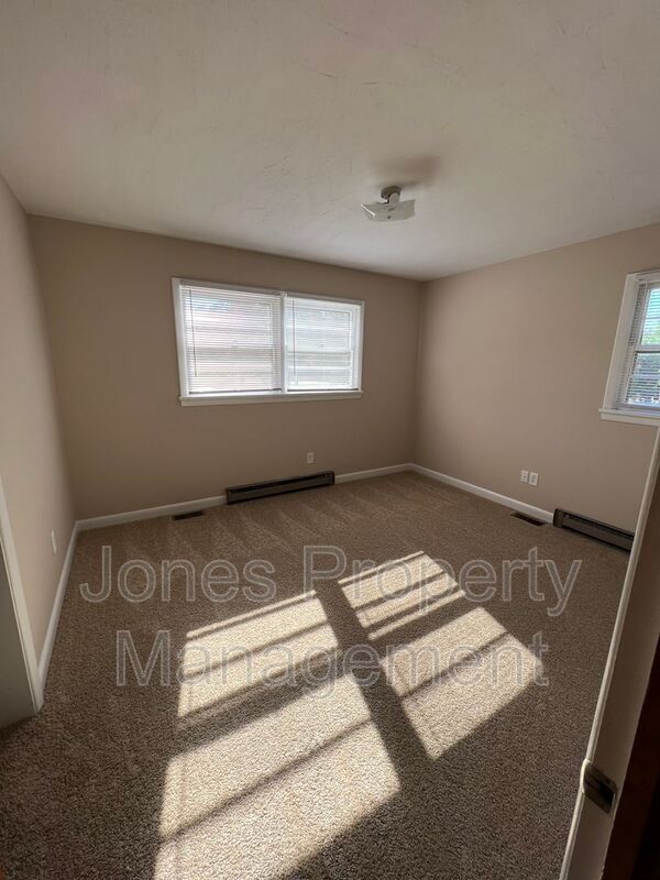 Building Photo - 5540 Woodleaf Rd