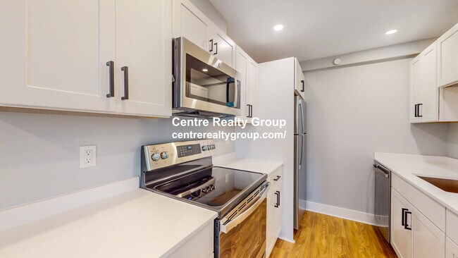 Building Photo - 132 Sherman St