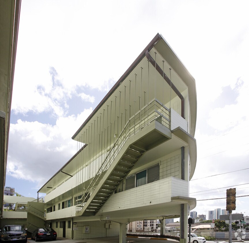Building Photo - 904 Lunalilo St
