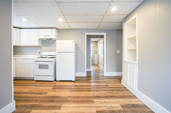 Building Photo - 50 Howes St