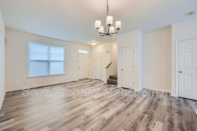 Foto del edificio - 5503 Sinclair Greens Dr