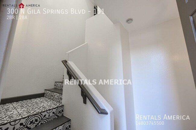Building Photo - Check out this spectactacular modern condo...