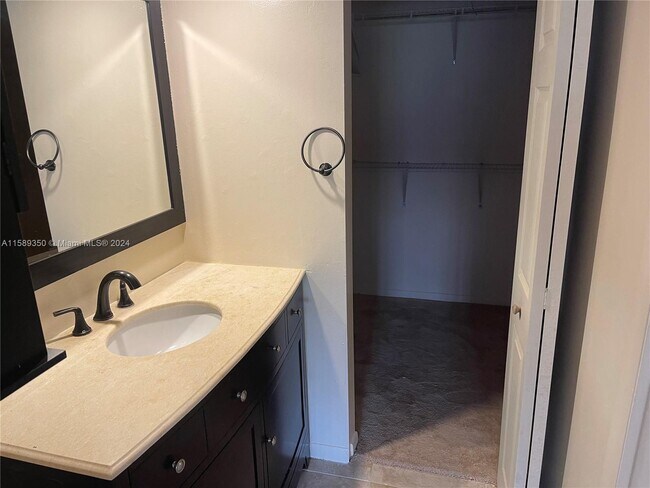 Foto del edificio - 7512 SW 26th Ct