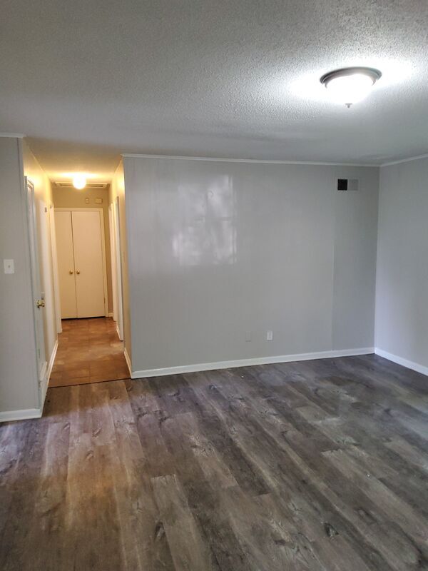Foto del edificio - 3145 Briarwood Dr