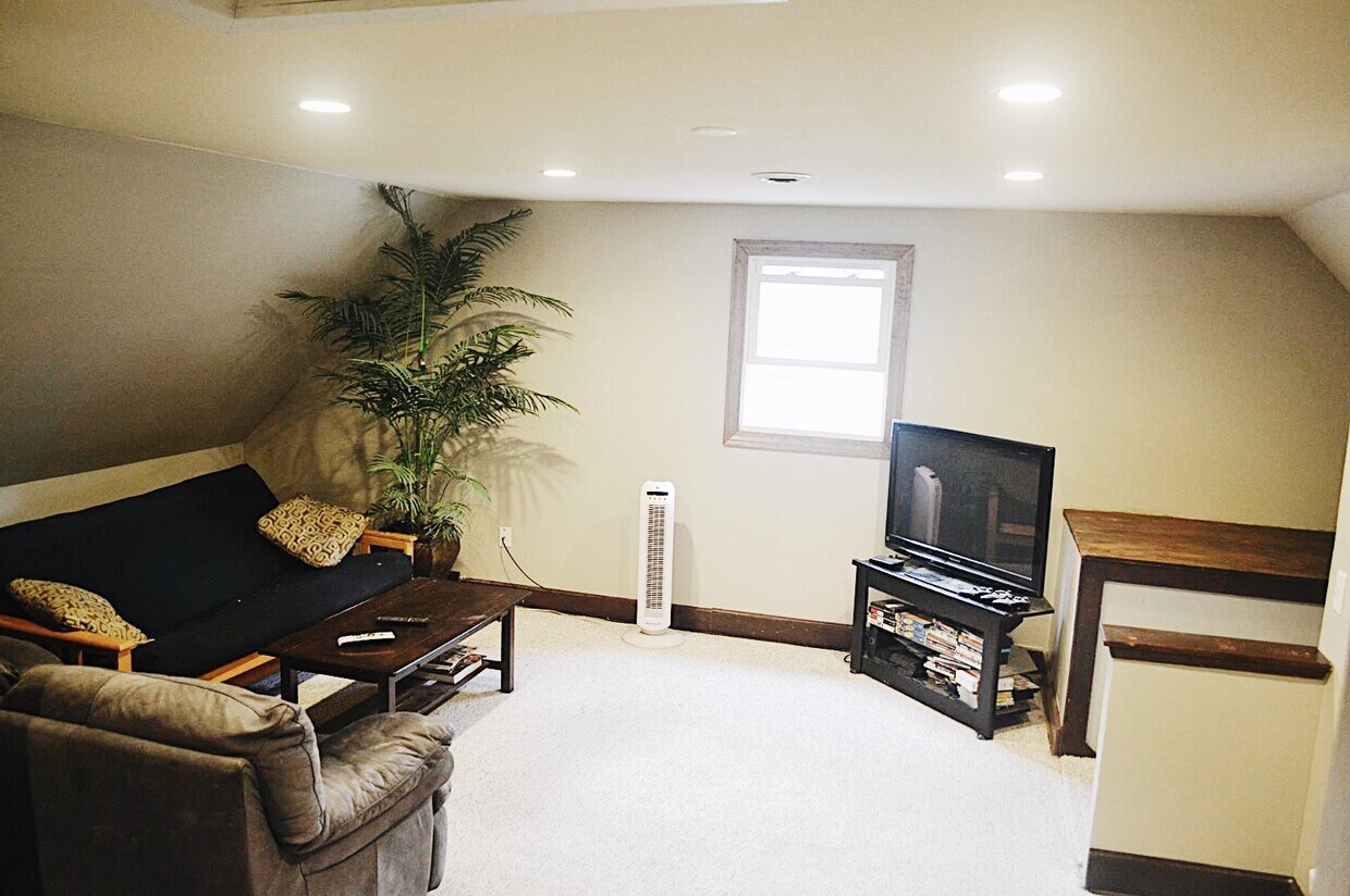 Primary Photo - Newly remodeled East Side 2br upper