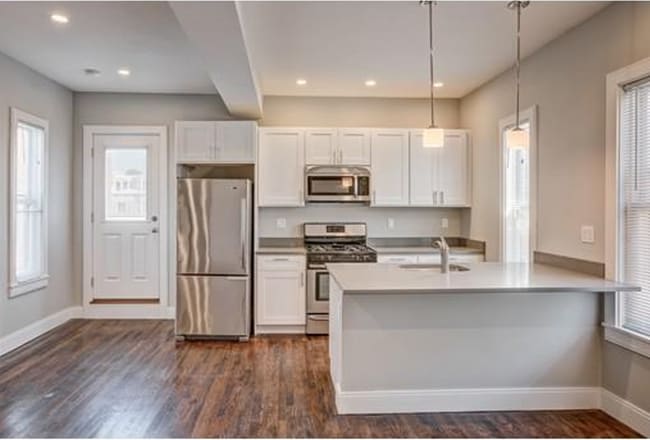 Building Photo - 19 Dorset St