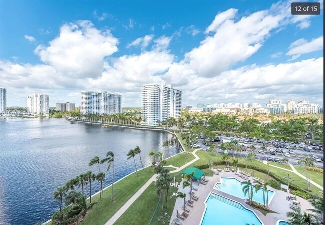 Foto del edificio - 18151 NE 31st Ct