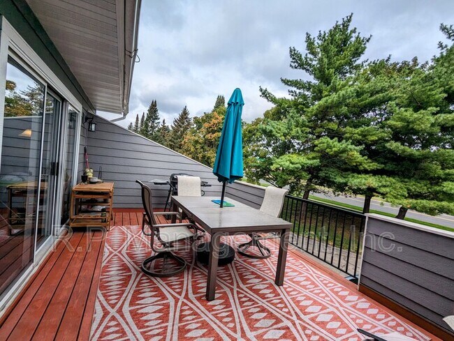 Foto del edificio - 14254 Estates Ave