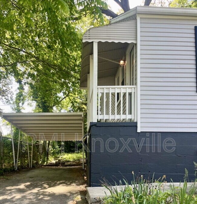 Foto del edificio - 926 Ledgerwood Ave