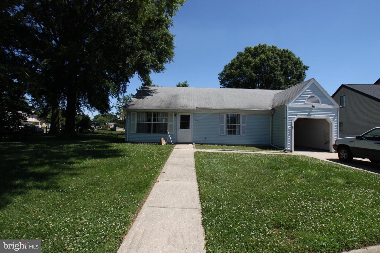 Primary Photo - 1179 S Farmview Dr