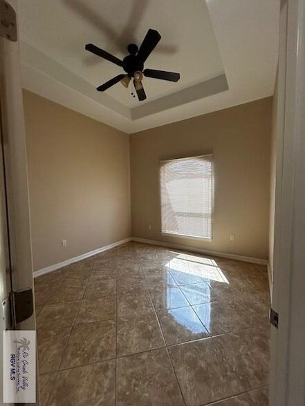 Building Photo - 6654 Pino Azul Dr