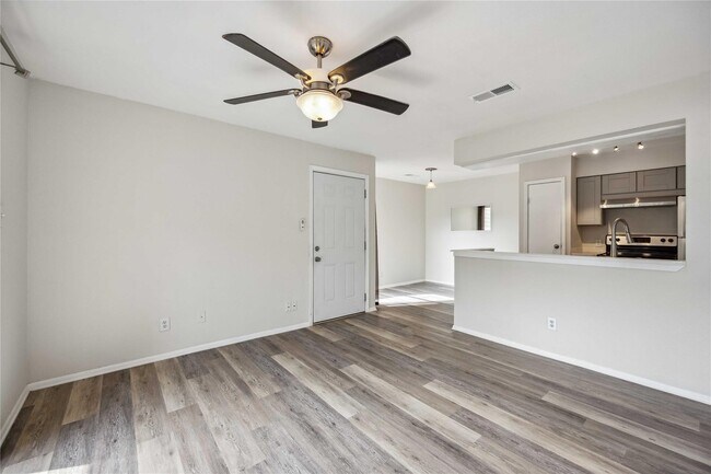 Foto del edificio - 15534 Zabolio Dr