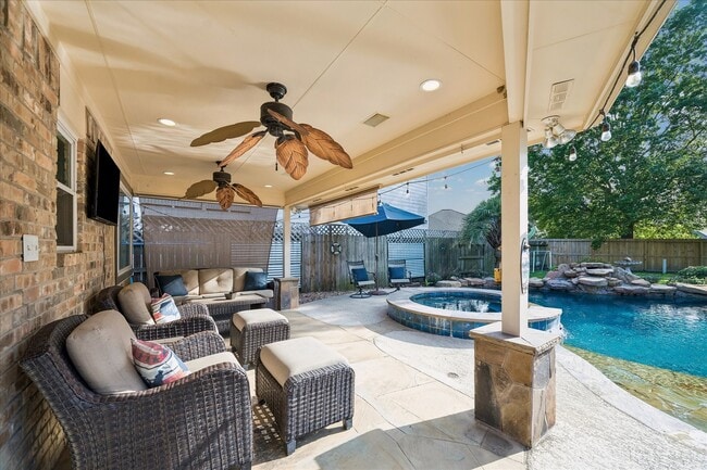 Foto del edificio - 16131 Castlegrove Ct