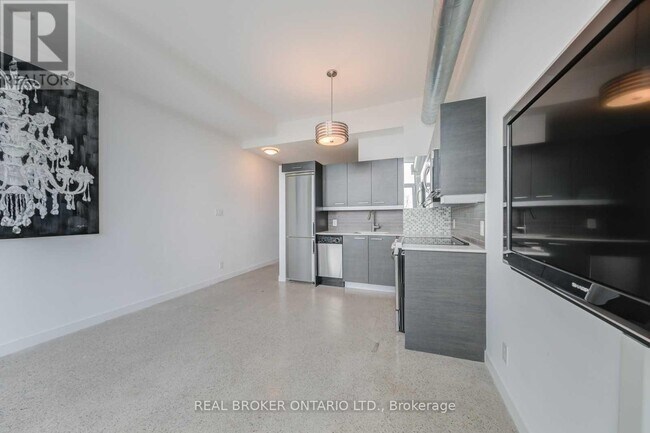 Building Photo - 510 King St E