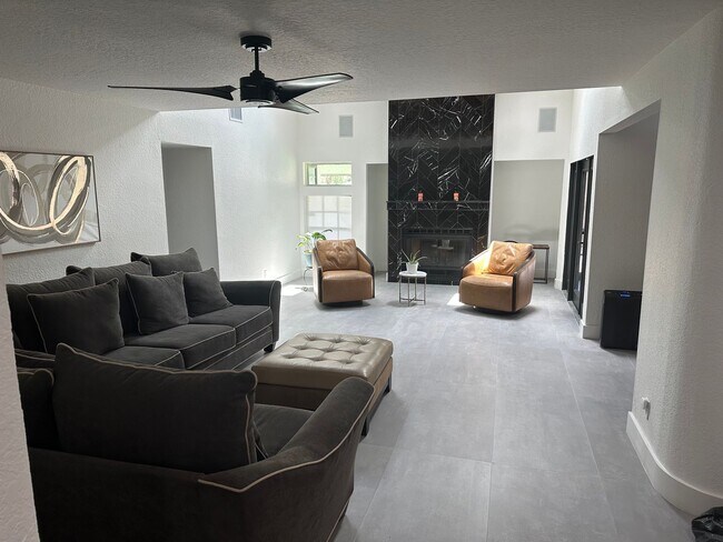 Building Photo - 4 Bedroom 3 Bathroom in Winter Haven