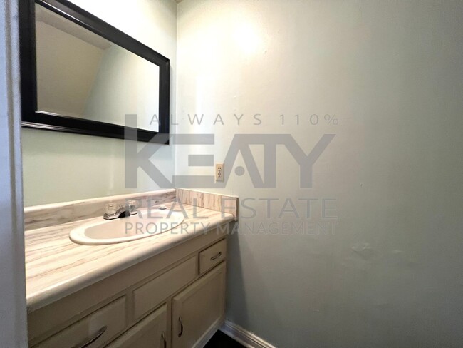 Building Photo - 2 Bedroom, 1.5 Bathroom Townhouse is Avail...