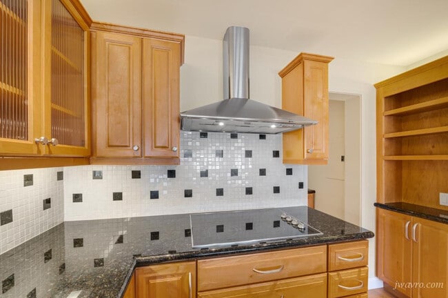 Building Photo - 383 Lombard St