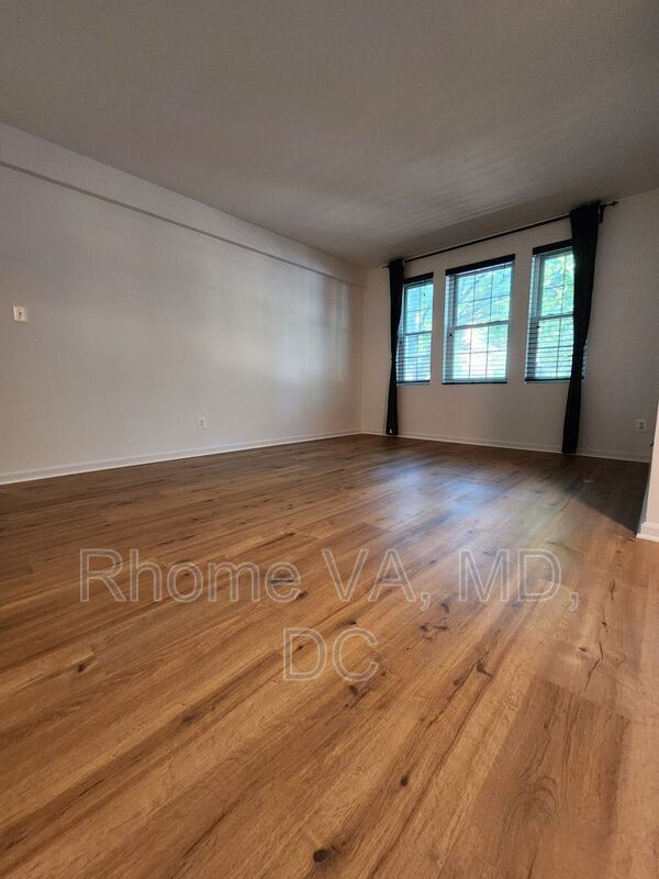 Foto del edificio - 1909 N Rhodes St